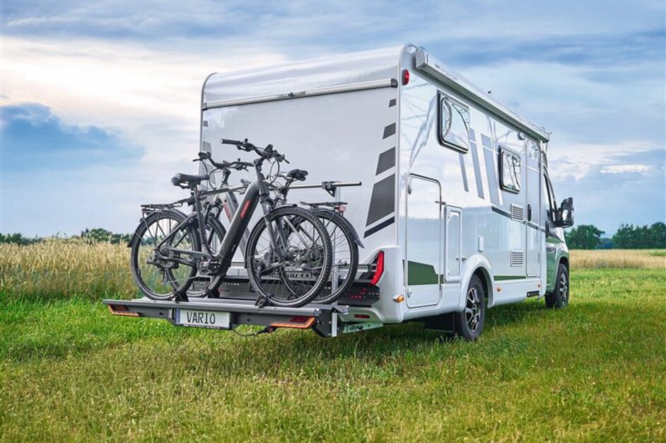 The VARIO carrier system with new LED lighting for safe and convenient transport of bicycles, e-bikes, or scooters. | © AL-KO VT